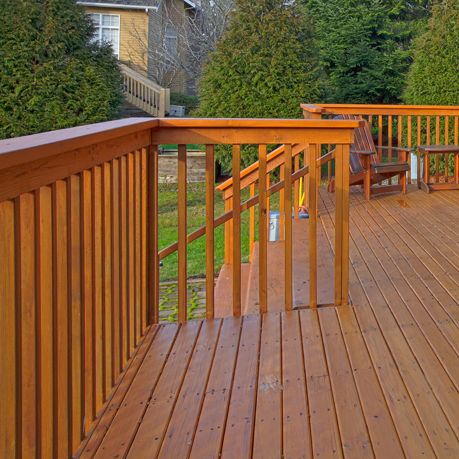 Wood deck railing